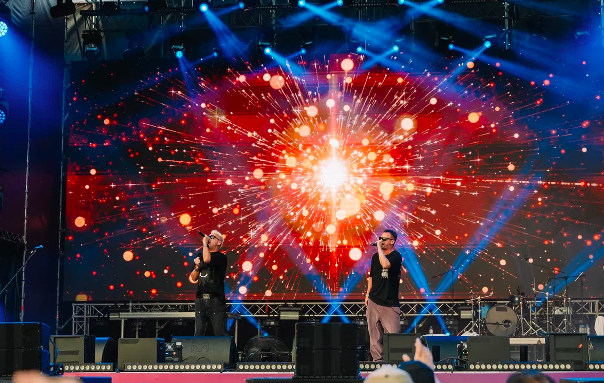 Фото Орали «Сигма-бой» и «А у реки». Опубликованы яркие моменты Черника Music Fest в Новосибирске 44